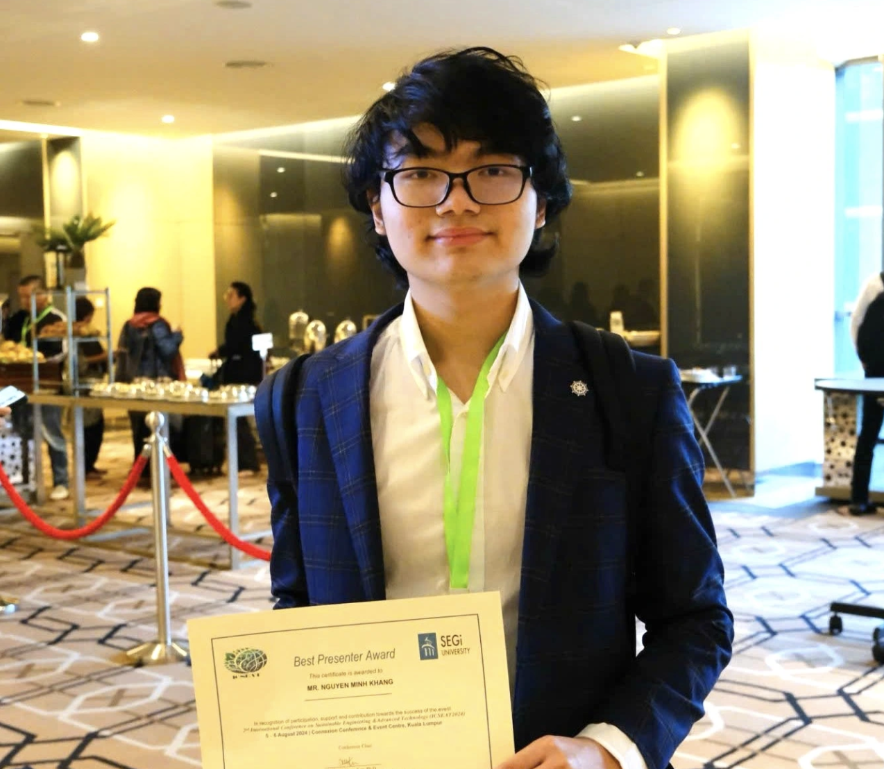 Vietnamese students honored for excellence at international conference