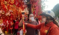 La calle con la decoración del Tet más grande de Ho Chi Minh: pequeños comerciantes se quejan de 