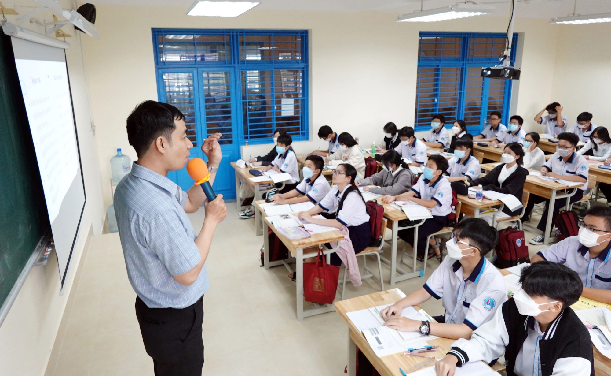 Tự kiếm chế là bài học đầu tiên của người thầy - Ảnh 2.