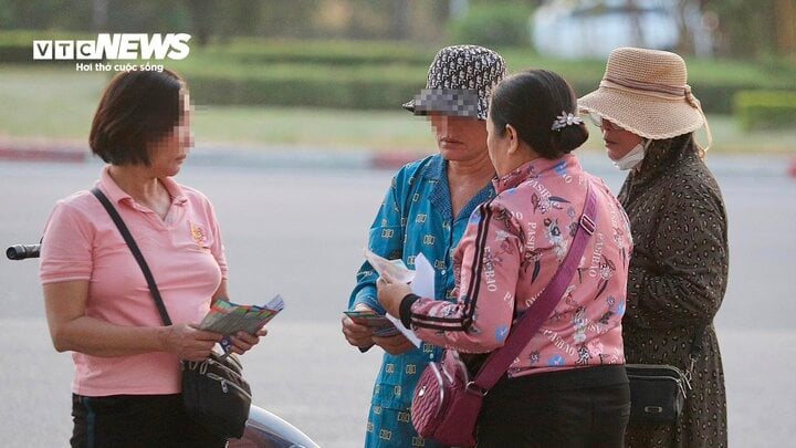 The all-day ticket broker only sold a few pairs with a small price difference. (Photo: The Son)