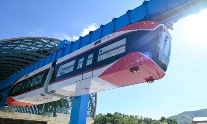 Тестовый запуск поезда на магнитной подвеске Red Rail в Цзянси с начала апреля 2023 года. Фото: VCG