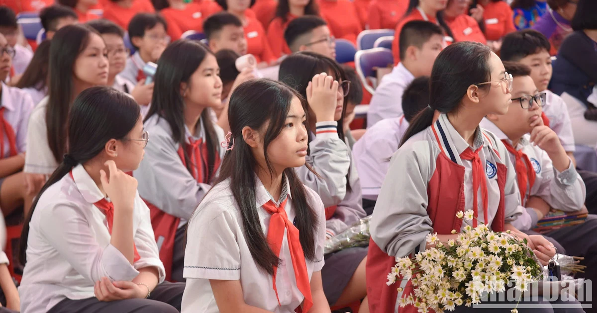 Nuevas tasas de matrícula para escuelas autofinanciadas y escuelas de alta calidad