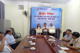 Gặp mặt và trao Bằng khen của Chủ tịch UBND tỉnh cho các tác giả đoạt Giải Báo chí Quốc gia lần thứ XVII – năm 2022