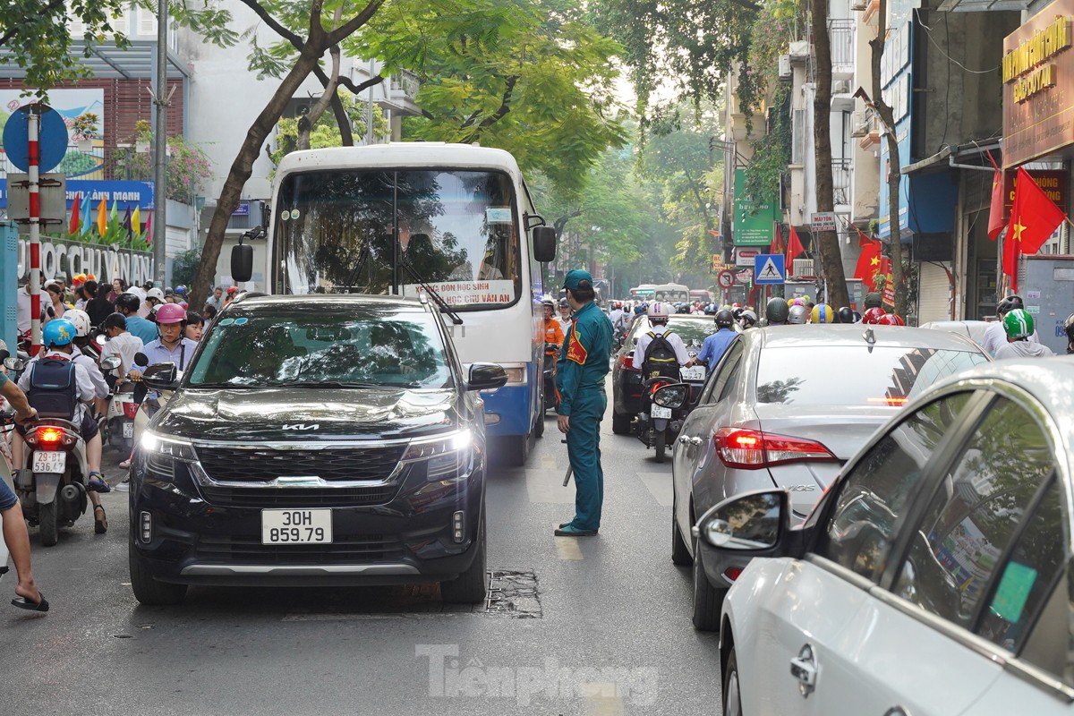 Hà Nội: Giao thông nhiều cổng trường thông thoáng ngày khai giảng ảnh 1