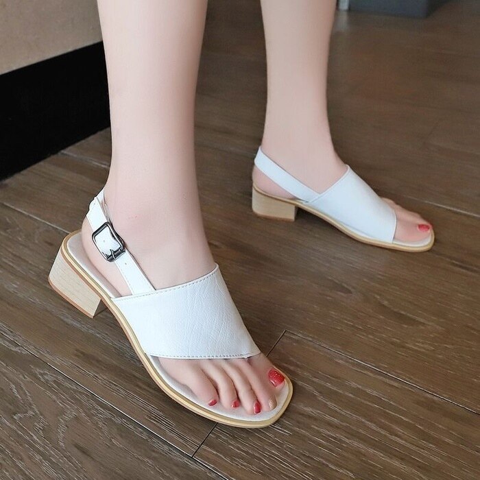 เผยเคล็ดลับใส่รองเท้าแตะให้สวยเข้ารูปรับซัมเมอร์ 2023 - 5