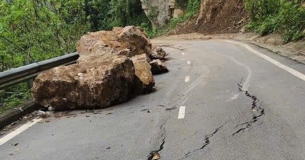 Landslide on the road to Thuong Temple in Ba Vi National Park