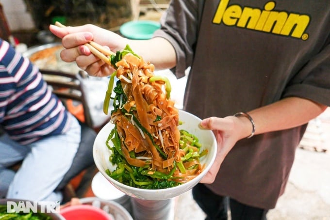 Quán bánh đa chờ, ngày bán hơn 200 bát gần 30 năm tuổi ở Hà Nội - 6