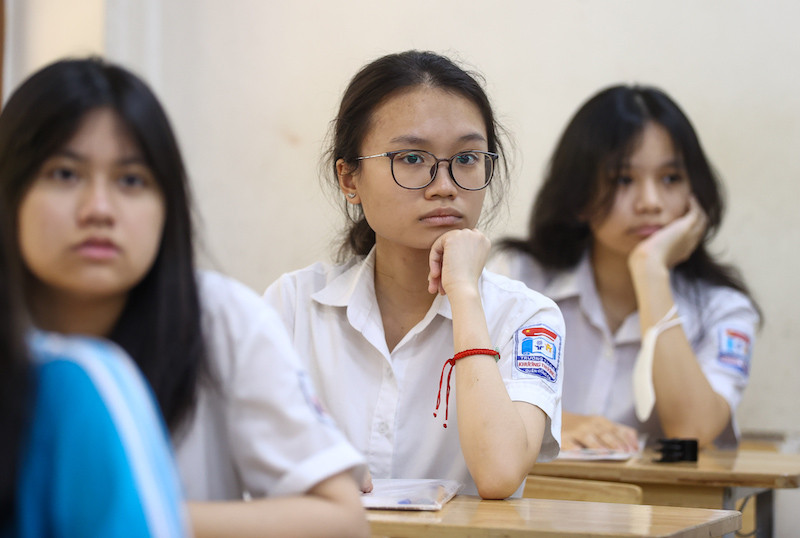 Hanoi Department of Education and Training explains why a school's benchmark score dropped by 16 points compared to last year