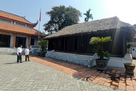 Về nơi in dấu chân Người