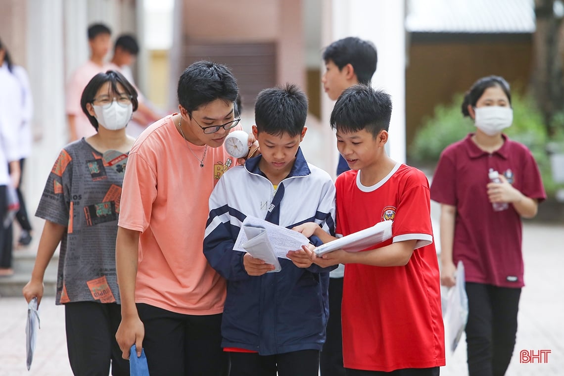 Acompañando a los estudiantes de Ha Tinh