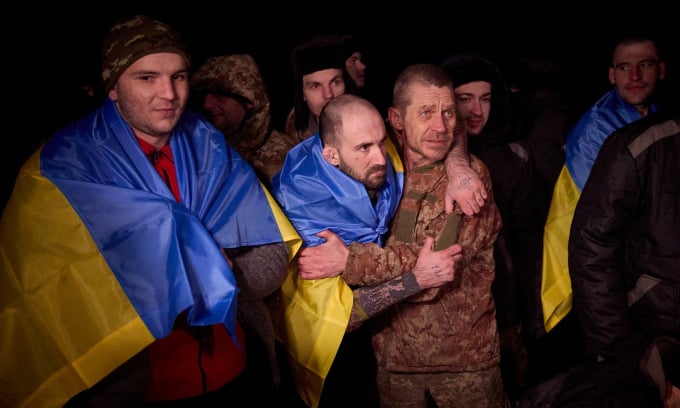 Les prisonniers de guerre ukrainiens reviennent après avoir été libérés par la Russie le 3 janvier. Image; Reuters