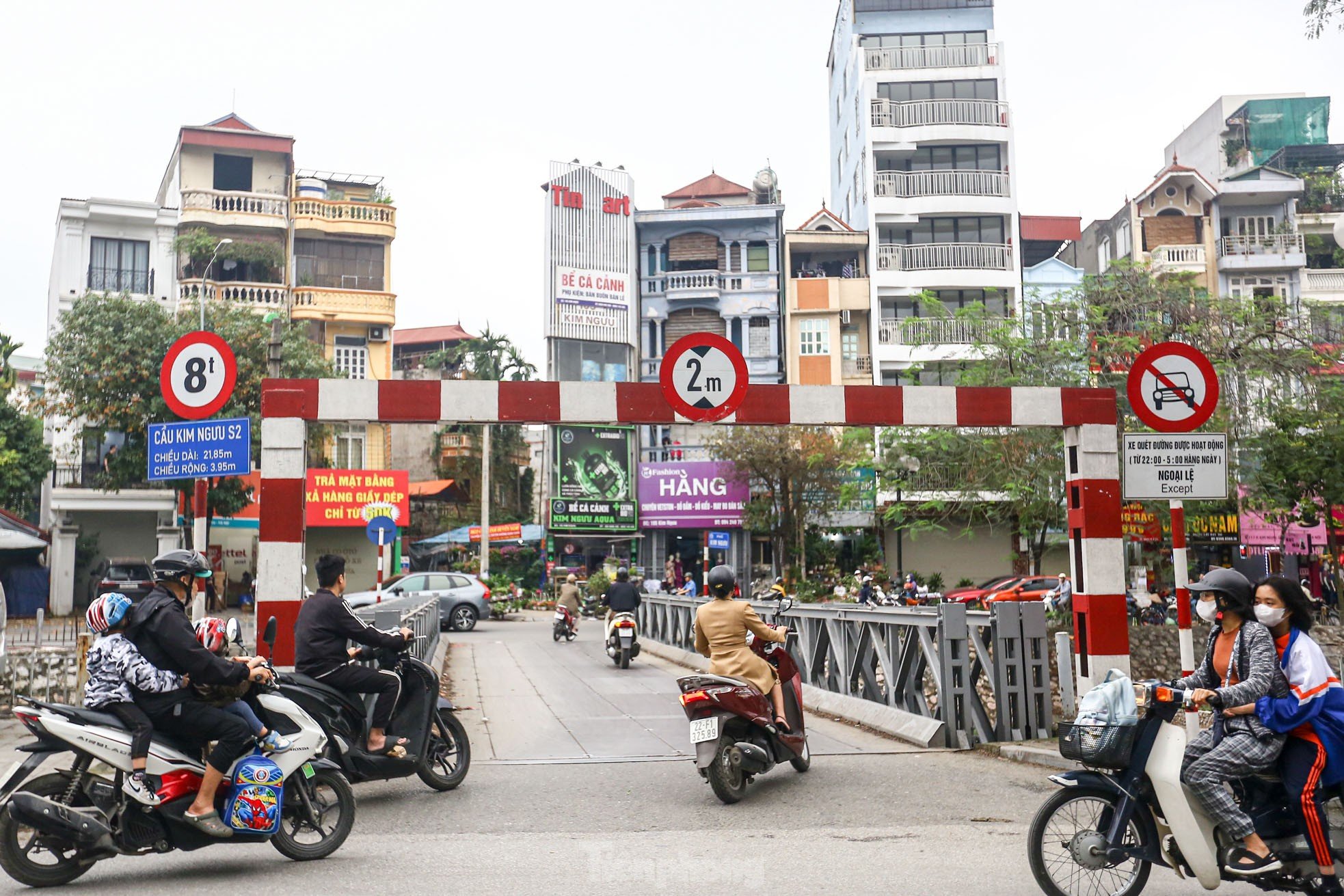 Điều chỉnh giao thông phố Kim Ngưu, hàng loạt phương tiện đi ngược chiều bất chấp biển cấm ảnh 16