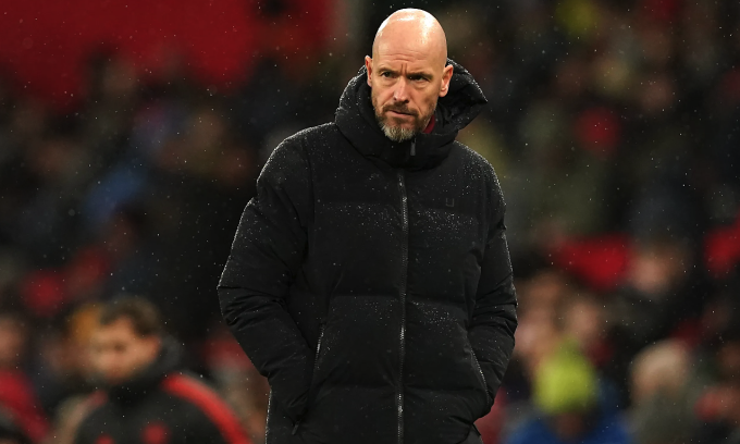 Ten Hag trước trận Man Utd thua Bournemouth 0-3 trên sân Old Trafford hôm 9/12. Ảnh: PA