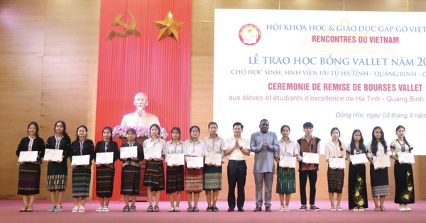 212 học sinh, sinh viên thuộc 3 tỉnh miền Trung nhận học bổng gần 3,5 tỷ đồng