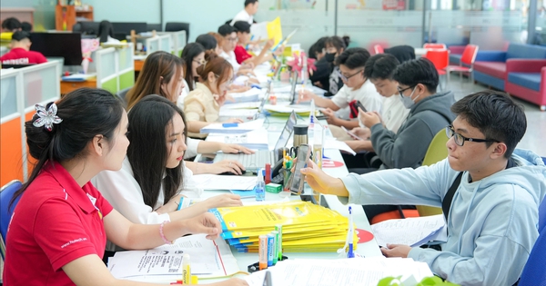 La escuela toma el puntaje mínimo de admisión de 16, ¿cuál será el puntaje estándar?