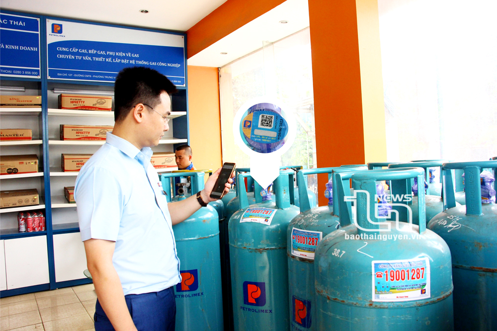 Um die Marke zu schützen, hat die Bac Thai Petroleum Company Gasflaschen mit QR-Codes versiegelt, damit Kunden überprüfen können, ob es sich um ein Originalprodukt handelt oder nicht.