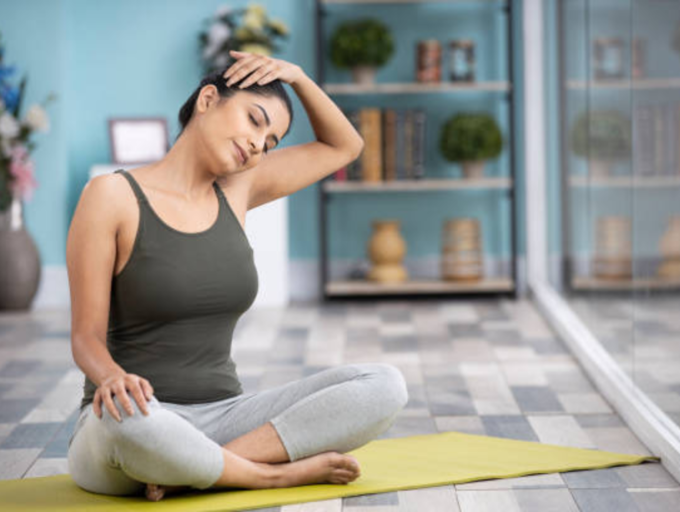 6 động tác giãn cơ đơn giản làm giảm căng thẳng- Ảnh 2.