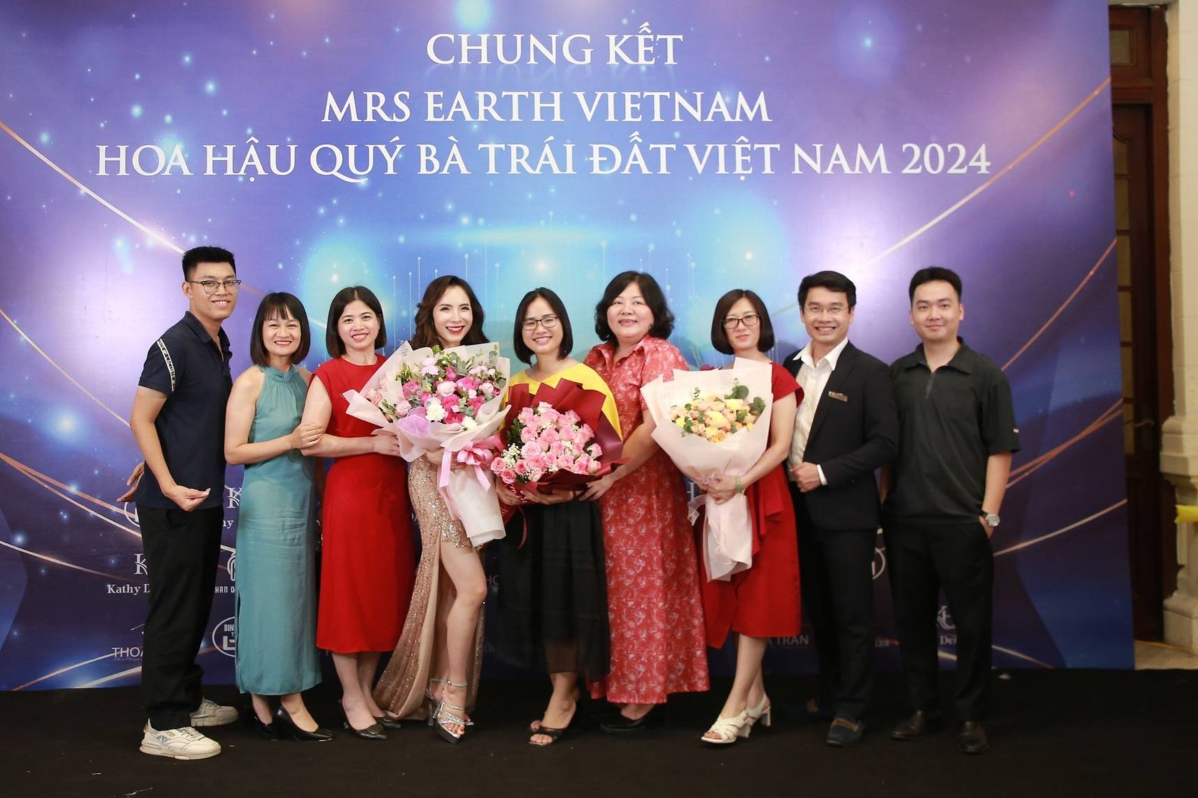 Lehrerin aus Hanoi gewinnt den Preis für talentierte Schönheit bei Miss Earth Vietnam 2024 -0