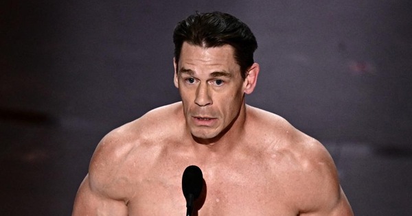 John Cena bị chỉ trích vì khỏa thân phản cảm trên sân khấu Oscar