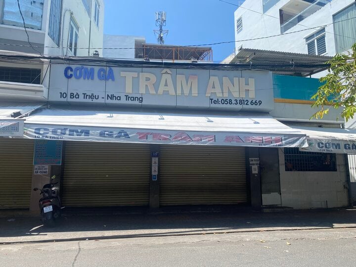 Le restaurant de poulet Tram Anh a temporairement fermé ses portes après l'incident d'empoisonnement qui a hospitalisé plus de 360 ​​personnes.