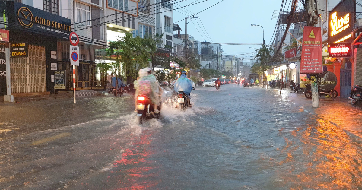 Đà Nẵng triển khai ứng phó với áp thấp nhiệt đới