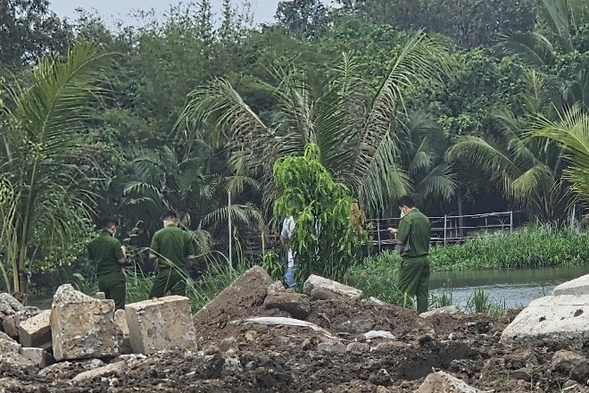 Leiche treibend im Fluss nahe der Waterway Police Station in Ho-Chi-Minh-Stadt gefunden