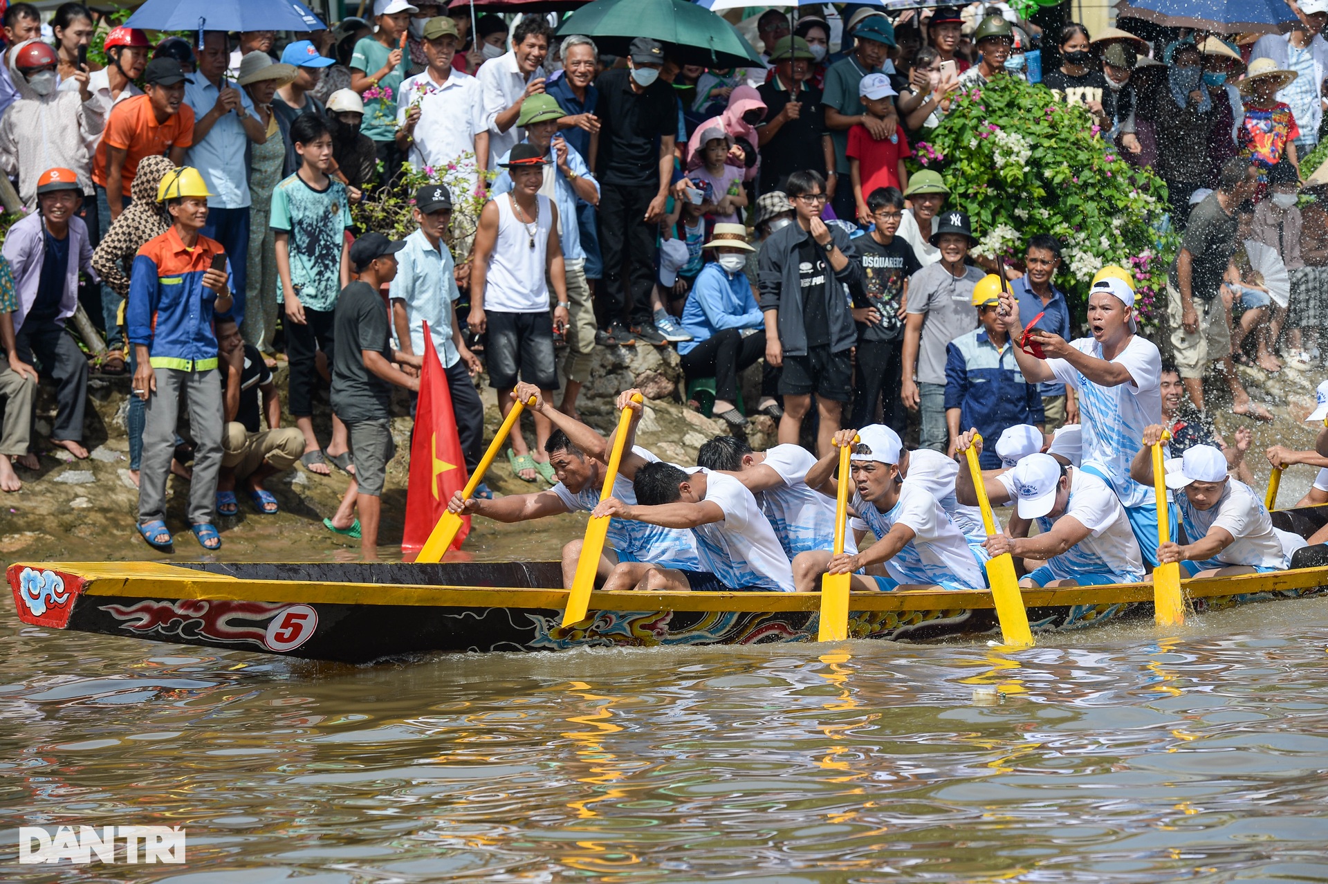 Sôi nổi, kịch tính giải thi bơi chải ngày Tết Độc lập ở Nam Định - 7