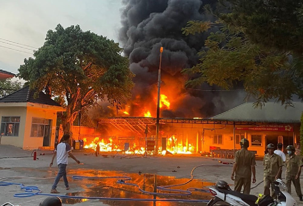 Laufen rund um den Campus des Bezirkspolizeipräsidiums in Binh Thuan vnn.jpg