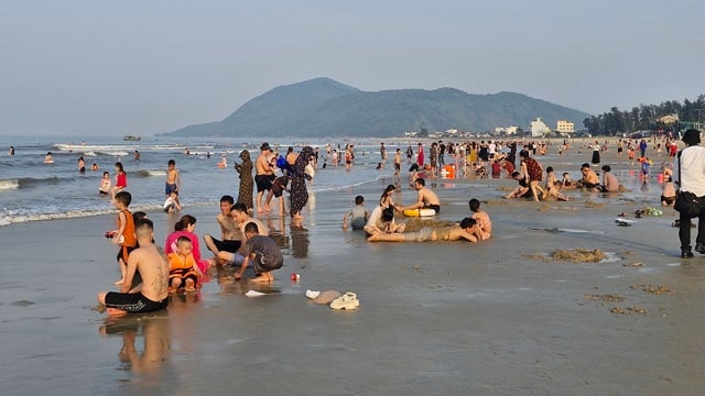 El turismo de playa atrae visitantes durante el feriado del Día Nacional el 2 de septiembre