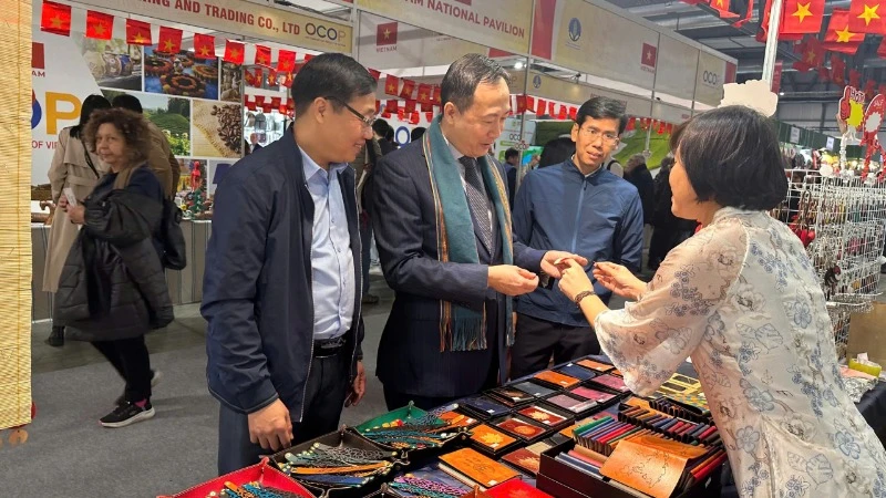 OCOP products and Hanoi craft villages reach the world