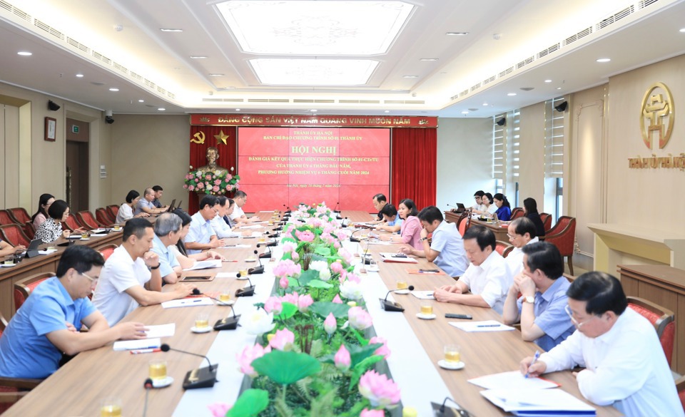 Vue de la Conférence d'évaluation des résultats des 6 premiers mois de 2024 du Comité de pilotage du programme n° 01-CTr/TU du Comité du Parti de Hanoi (trimestre XVII).