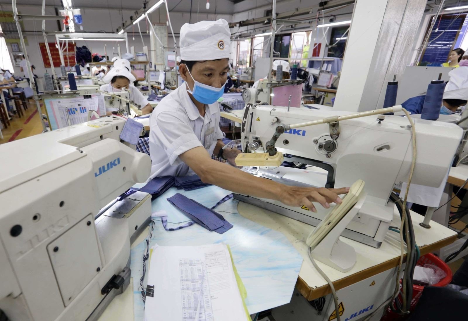 PMI sube a 54,7 puntos, la industria manufacturera de Vietnam mejora con fuerza