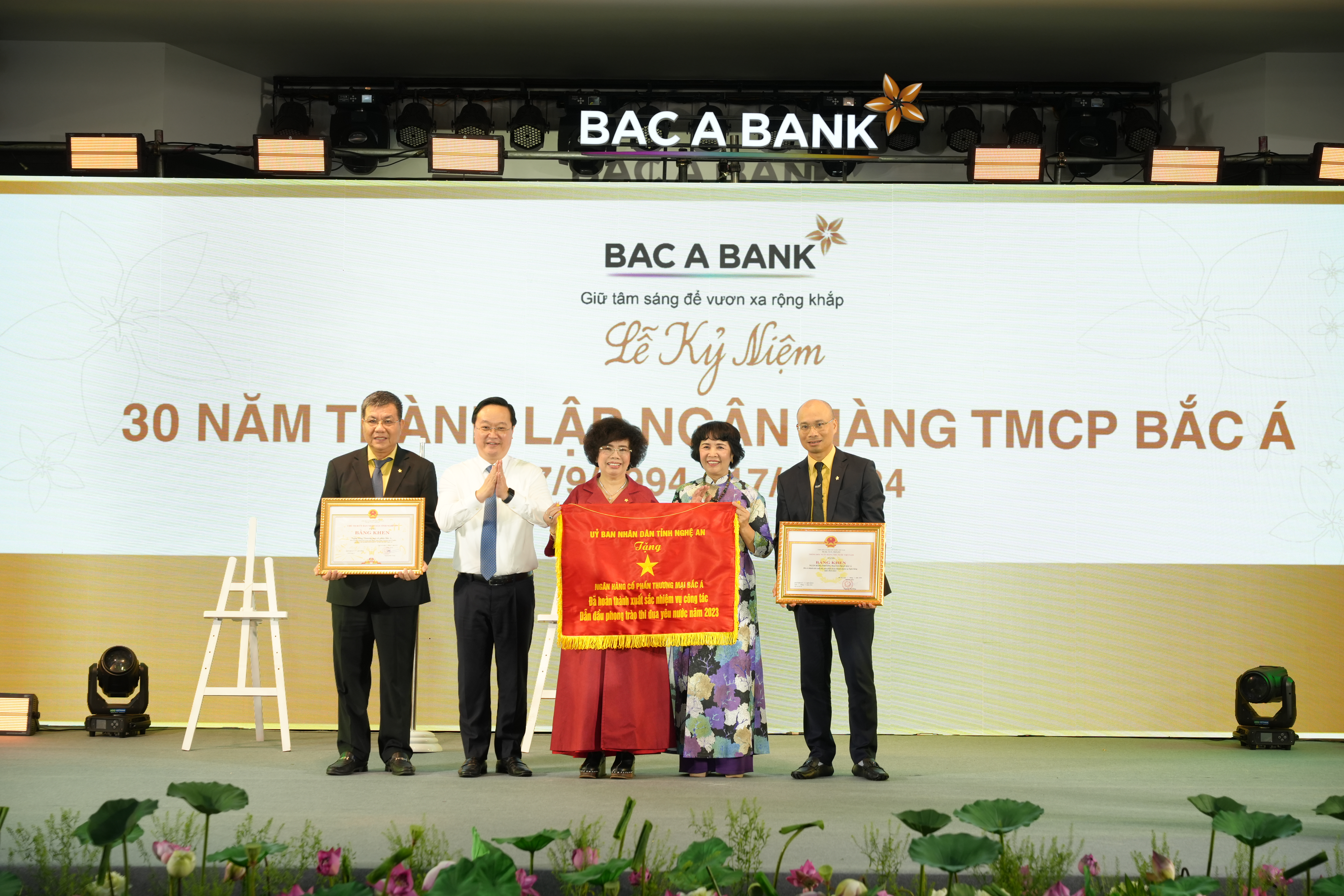 BAC A COMMERCIAL JOINT STOCK BANK – 30 YEARS OF KEEPING A BRIGHT HEART, STEADY REACHING THE LEVEL