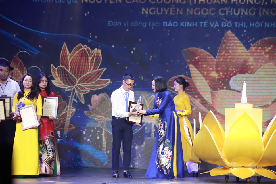 Economic & Urban Newspaper won B prize at the 18th National Press Awards - Photo 2