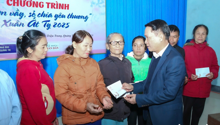 Joining hands of charity to support the poor in Quang Tri province