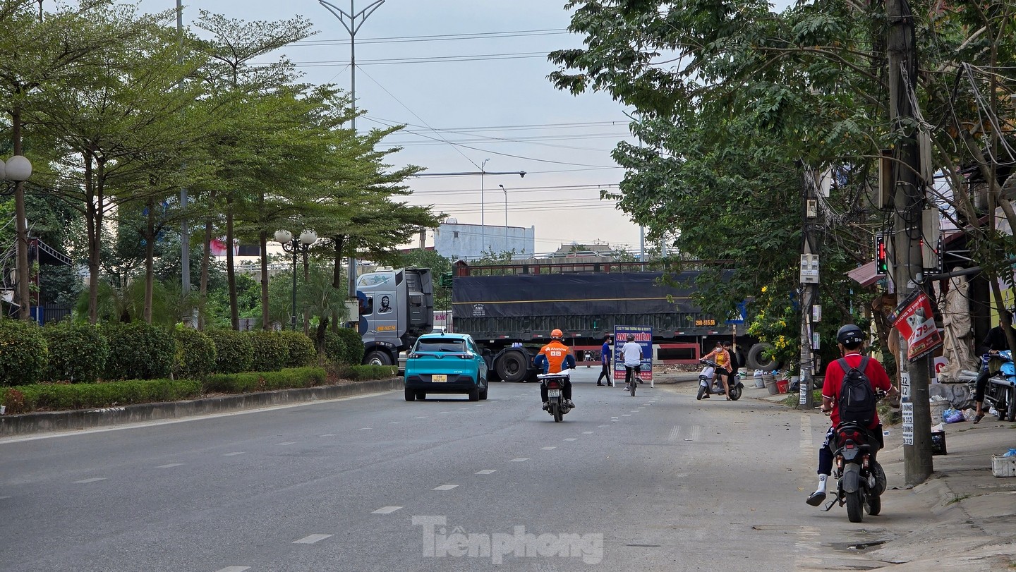 Cận cảnh tuyến đường huyết mạch cửa ngõ Thủ đô chuẩn bị được cải tạo mở rộng ảnh 13