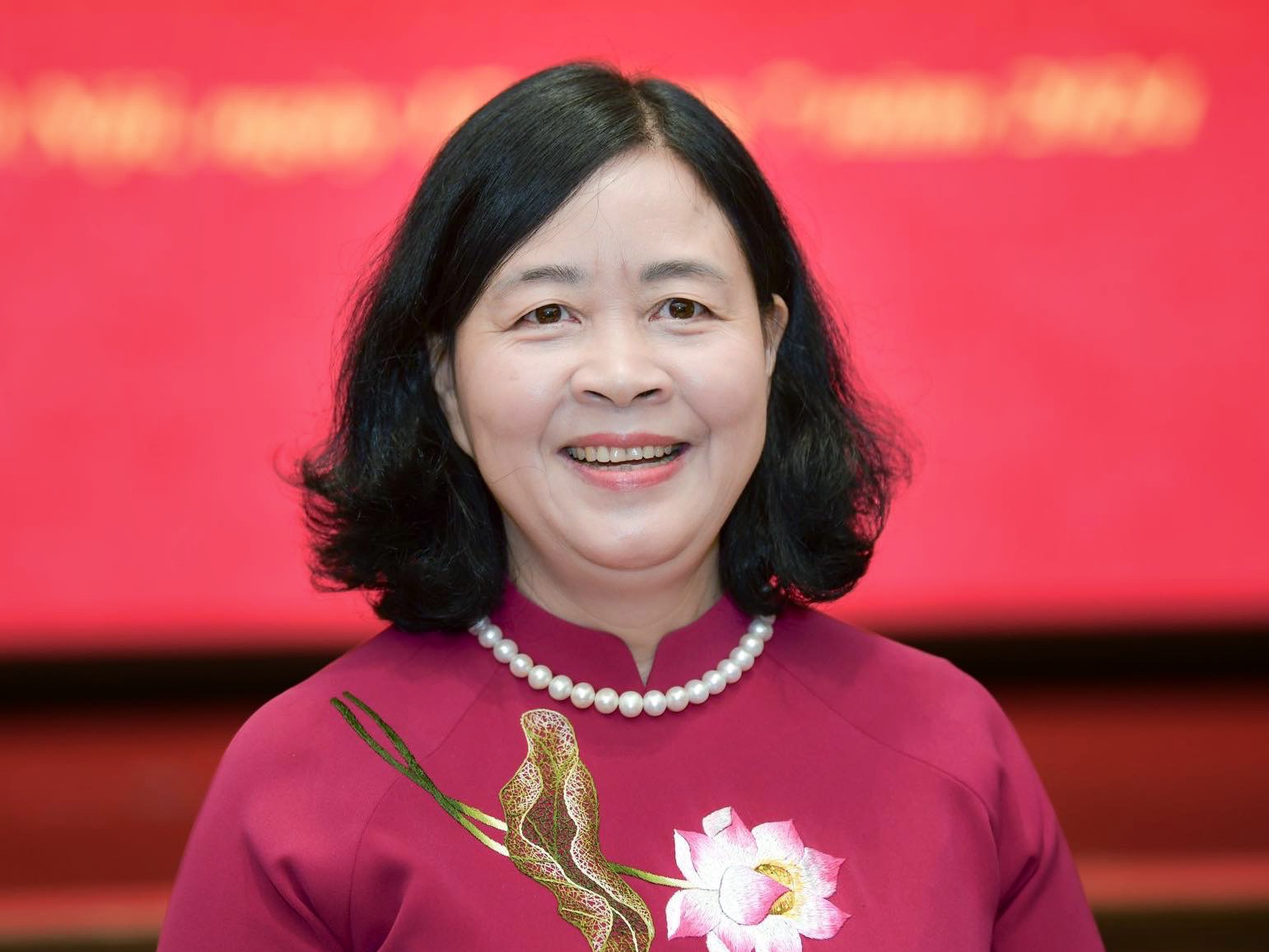 Biografía de la nueva secretaria del Comité del Partido de Hanoi, Bui Thi Minh Hoai