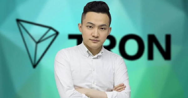 Portrait of the cryptocurrency billionaire who just spent $6 million to buy a 'banana on the wall', who was once a student of Jack Ma