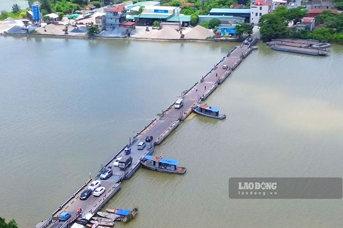 Le pont flottant de Ninh Cuong, situé sur la route nationale 37B, a été construit sur la rivière Ninh Co reliant le district de Nghia Hung et le district de Truc Ninh (province de Nam Dinh).