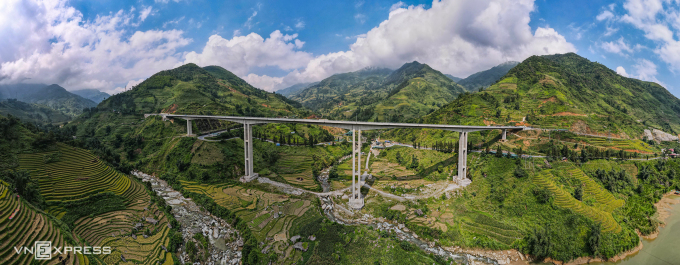 Mong Sen, the overpass with the highest pillars in Vietnam. Photo: Giang Huy