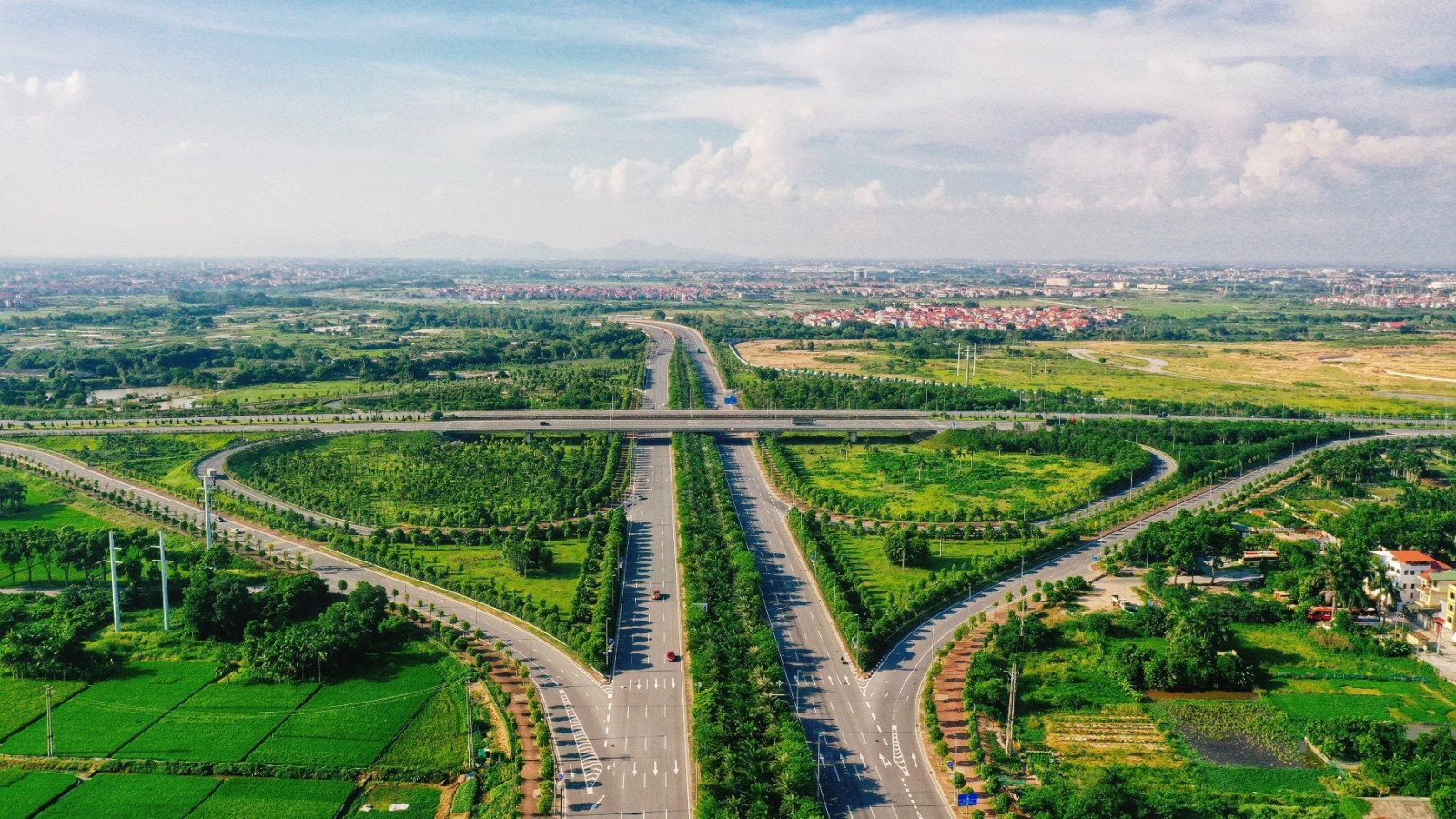 ‘Mua vàng thì lỗ, mua thổ thì lời’, 2023 nên đổ tiền đầu tư bất động sản khu vực nào?