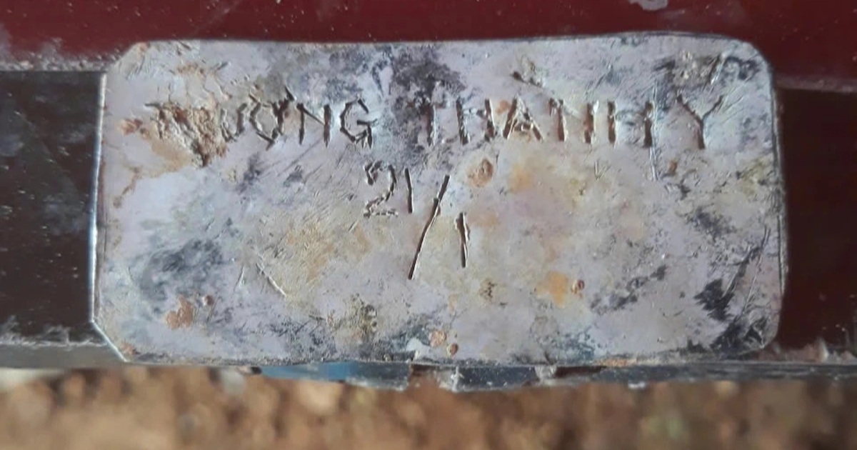 Restes du martyr avec des reliques gravées au nom de Truong Thanh Y