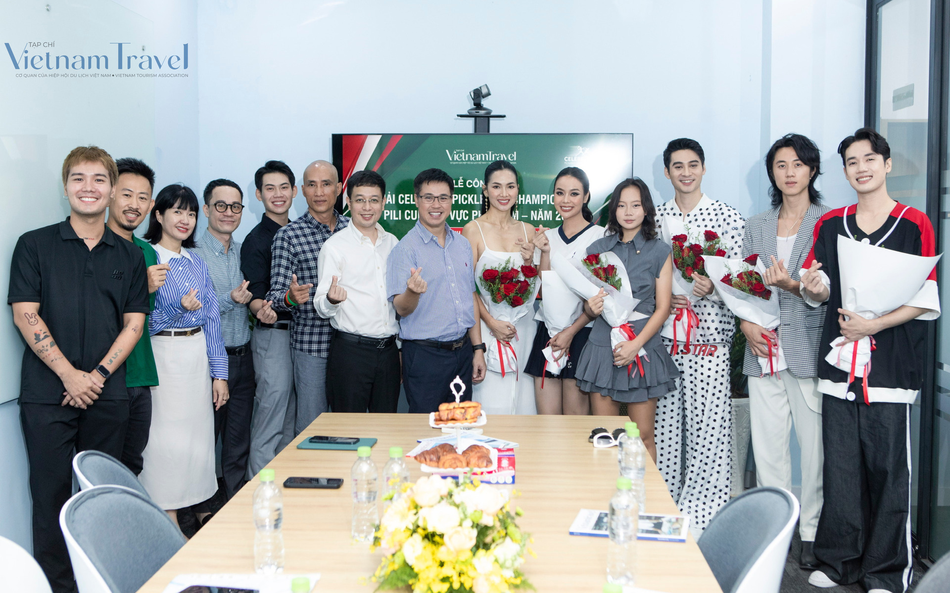 Foto 1 del Campeonato de Pickleball de Celebridades de la Revista de Viajes de Vietnam