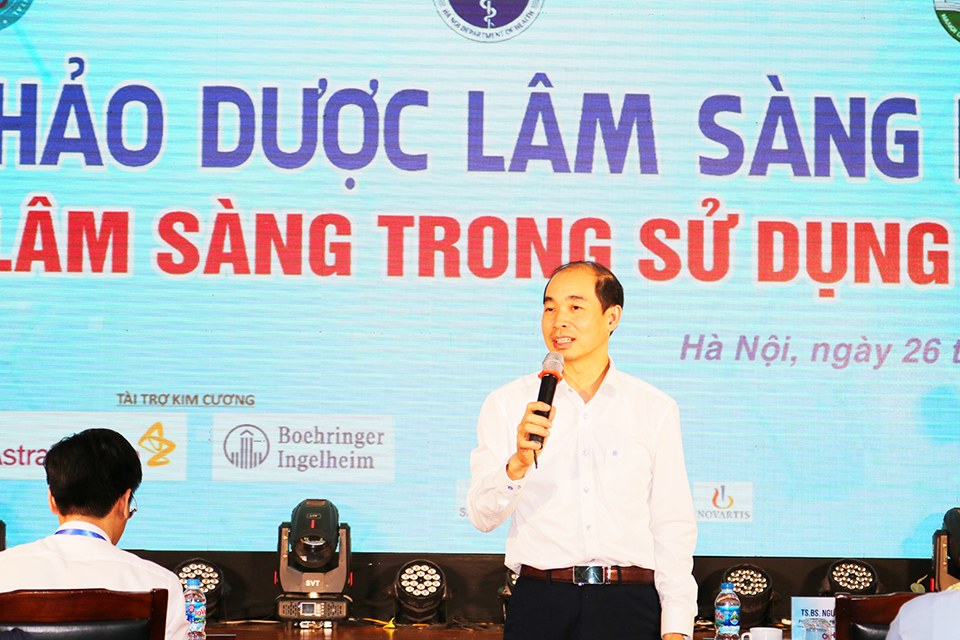 លោកវេជ្ជបណ្ឌិត Nguyen Dinh Hung នាយករងទទួលបន្ទុកមន្ទីរសុខាភិបាលហាណូយ ថ្លែងក្នុងសិក្ខាសាលា។