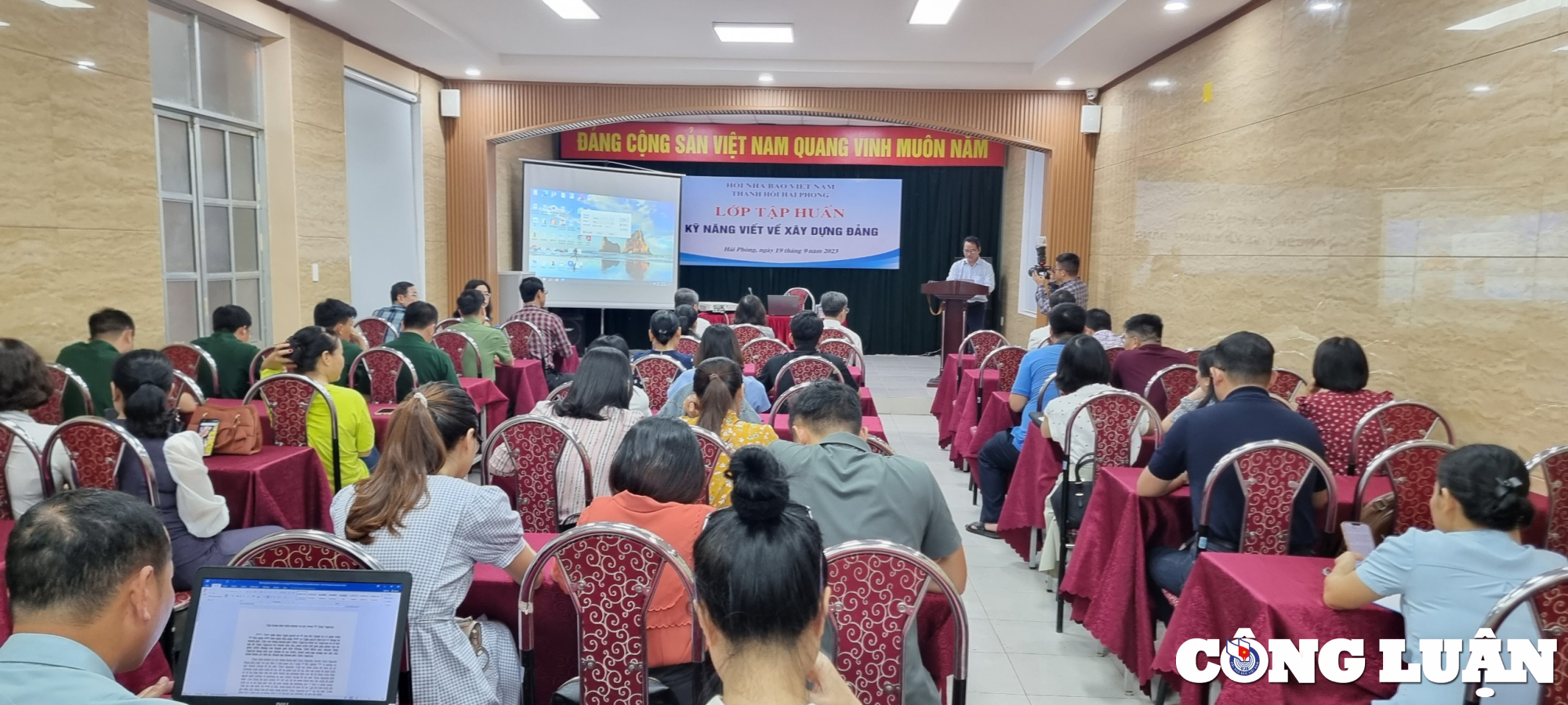 Hai Phong Newspaper Association held a training course on writing skills about construction for members of the newspaper association.