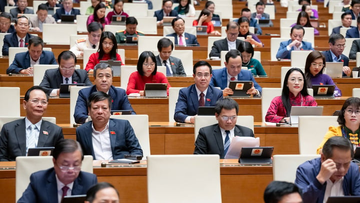 National Assembly deputies at the closing session of the 8th Session. (Photo: quochoi.vn)