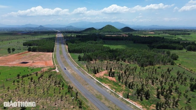 Vista de la autopista Phan Thiet-Dau Giay antes del día de apertura (foto 7)