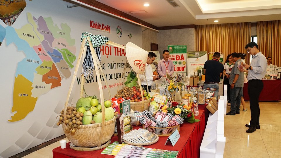 Productos turísticos especiales Participó en la exposición en el Taller: “Construcción y desarrollo de recorridos - rutas y productos especiales ”del turismo en el Delta del Mekong”