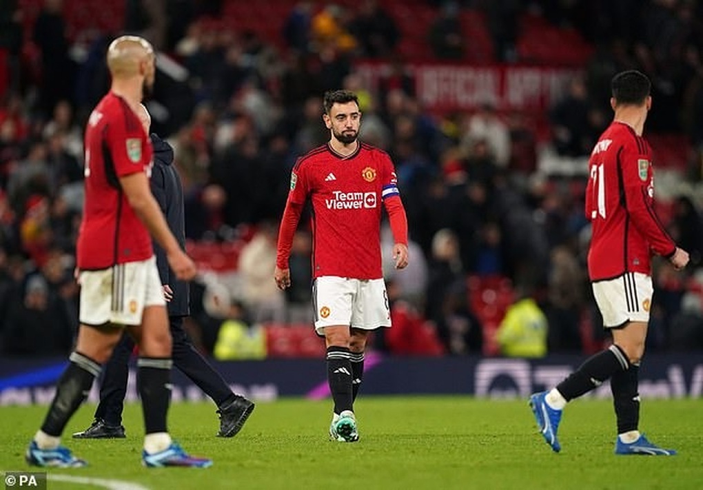 Man Utd thua đậm hai trận liên tiếp, HLV Ten Hag vẫn nói cứng - 1