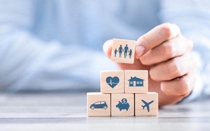 Ngoài đại lý, các công ty bảo hiểm còn phân phối qua ngân hàng. (Ảnh minh họa)